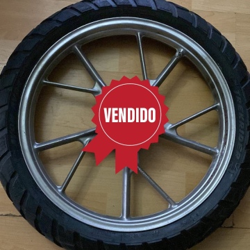 LLANTA F700 GRIS USADA CON NEUMATICO TREKIDER AVON AV84 120/70-19