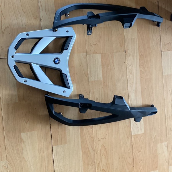 Portaequipajes con soporte para maletero
